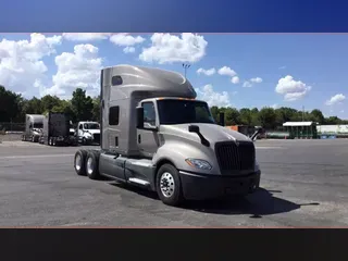 2022 International LT