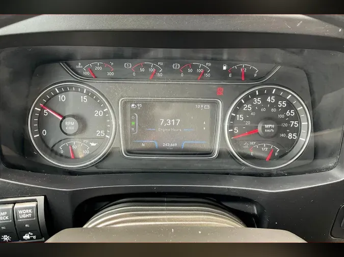 2022 INT LT625 6x4