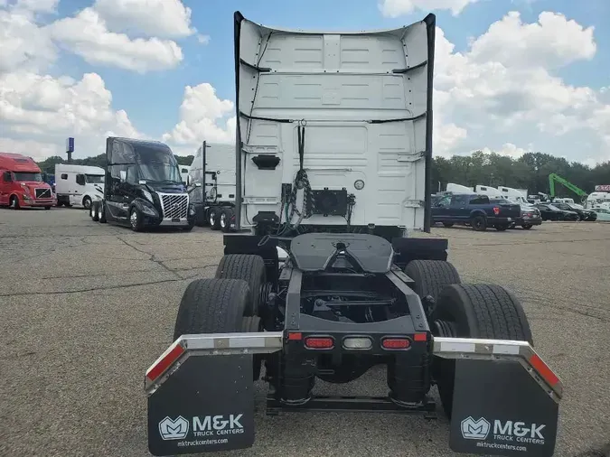 2022 VOLVO VNL64T740