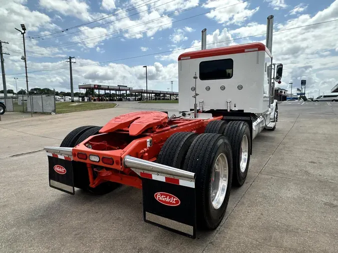 2022 Peterbilt 389