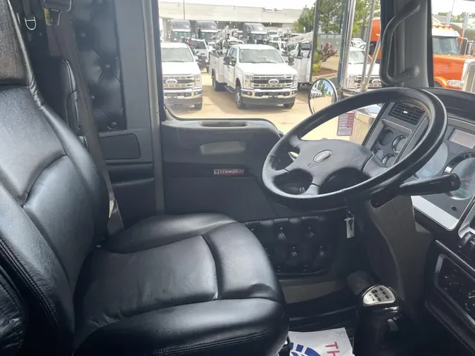2022 Kenworth W900
