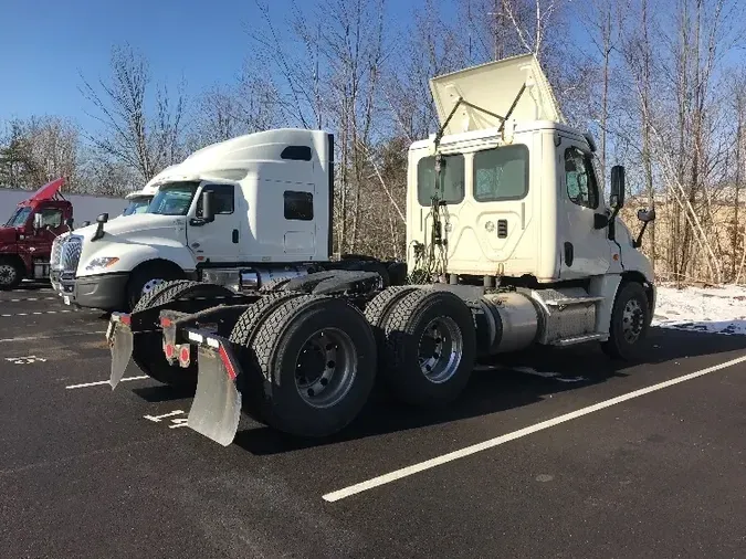 2015 FREIGHTLINER X12564ST