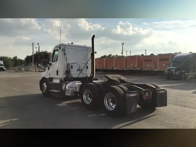 2021 Freightliner Cascadia 126