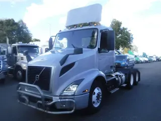 2019 VOLVO VNR64T 300