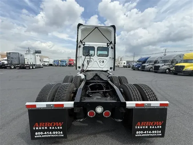 2019 FREIGHTLINER CASCADEVO1