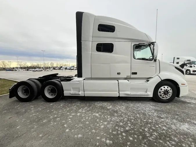 2021 VOLVO VNL64T760