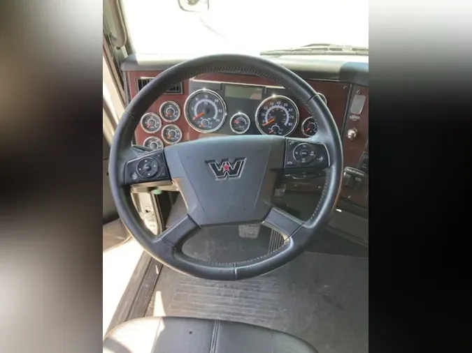 2022 Western Star 5700 XE