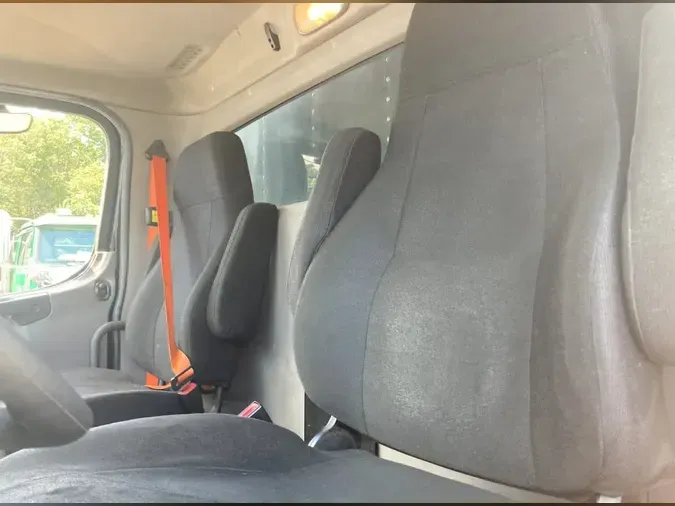 2017 FREIGHTLINER M2 106