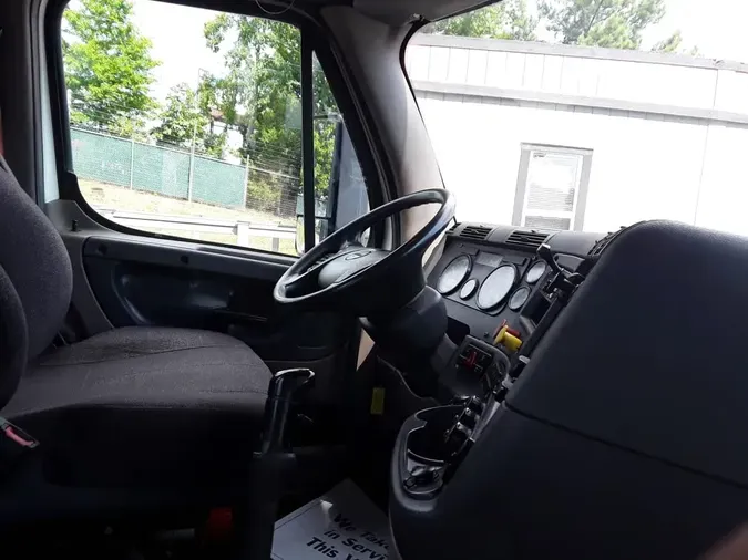 2019 FREIGHTLINER CASCADIA 125