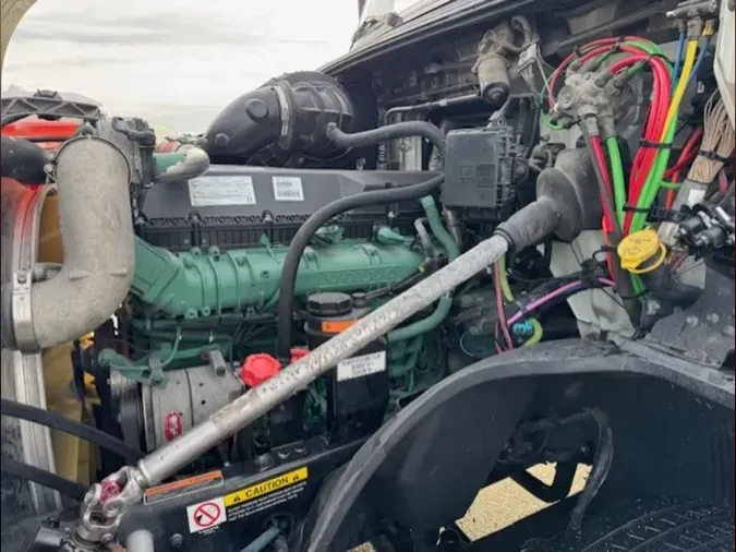 2019 VOLVO VNL64T-3003e6053a5ba717ed1e0dcbc23e87edf47