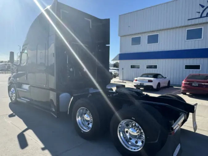 2020 Freightliner Cascadia 126