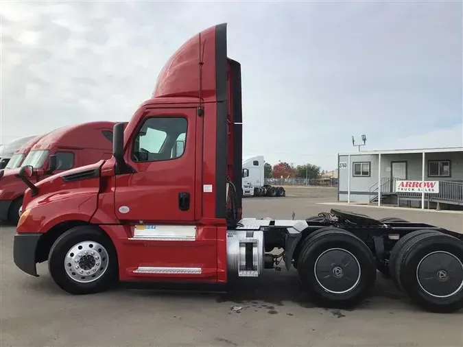 2021 FREIGHTLINER CA126