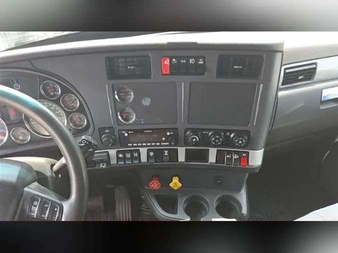 2022 KENWORTH T880