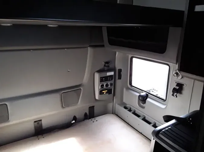 2020 NAVISTAR INTERNATIONAL LT625 SLPR CAB