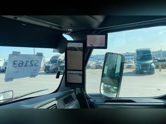 2022 Freightliner Cascadia 126