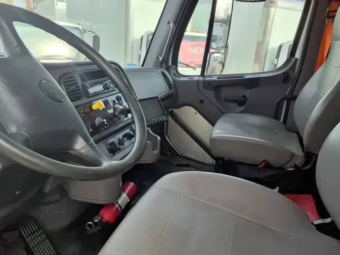 2020 FREIGHTLINER/MERCEDES M2 106
