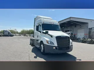 2020 Freightliner Cascadia 126