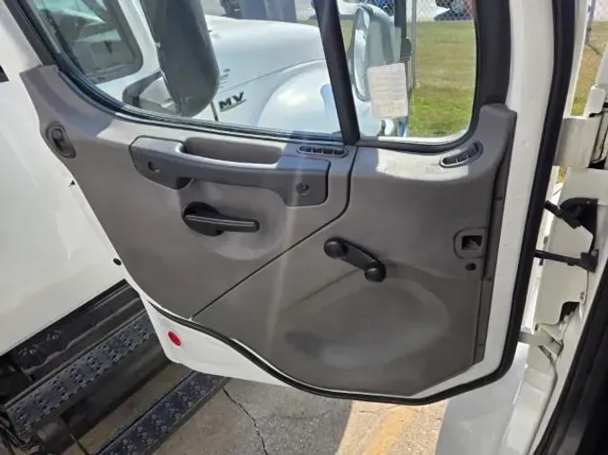 2022 Freightliner Business Class M2 106