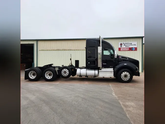 2021 Kenworth T880