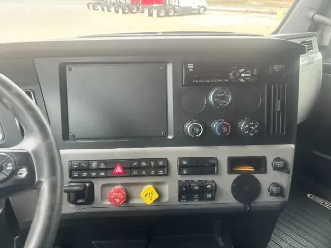 2020 Freightliner Cascadia 126