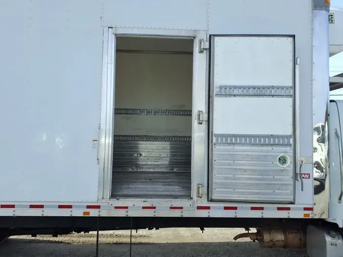 2019 FREIGHTLINER/MERCEDES M2 106