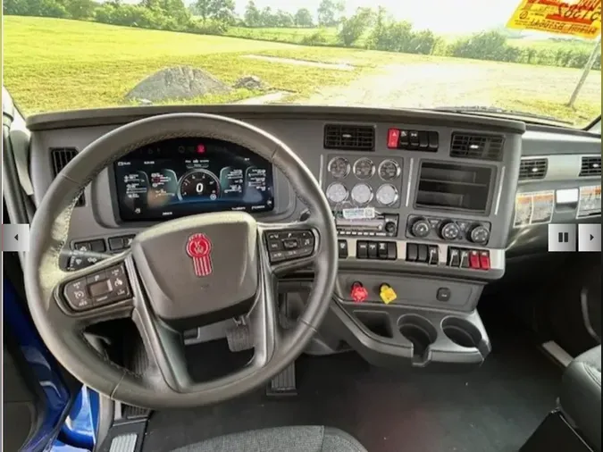 2025 Kenworth T880