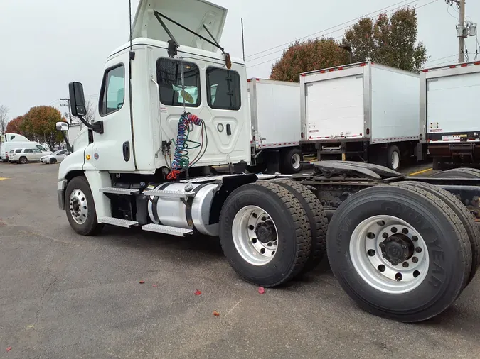 2019 FREIGHTLINER/MERCEDES CASCADIA 125