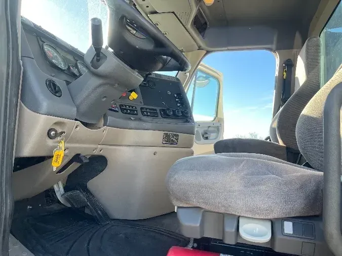 2018 Freightliner X12564ST