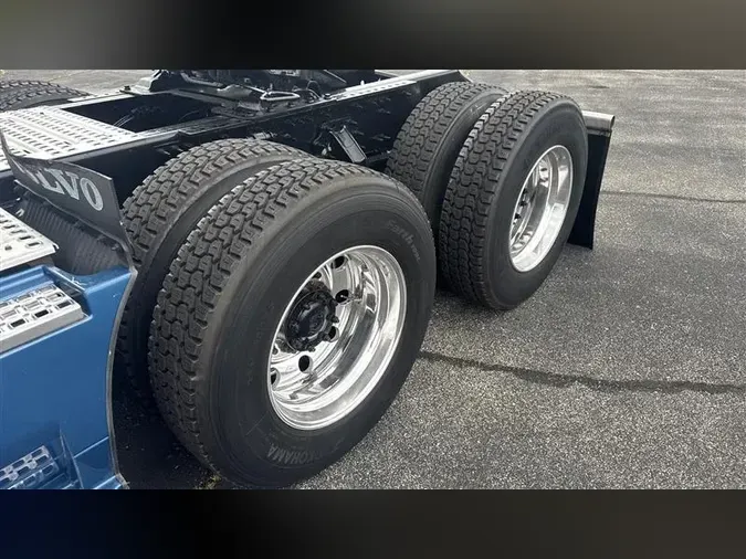 2020 VOLVO VNL760