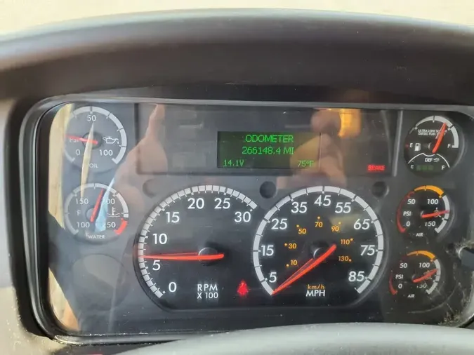 2018 FREIGHTLINER M2 106