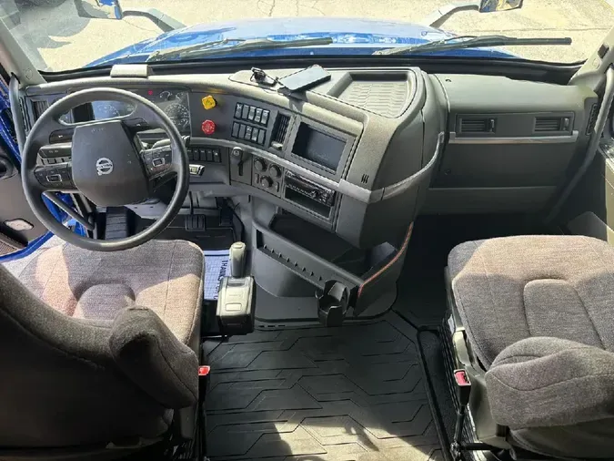 2019 VOLVO VNL64T760