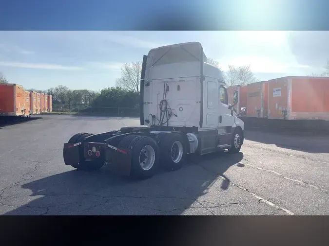 2021 Freightliner Cascadia 126