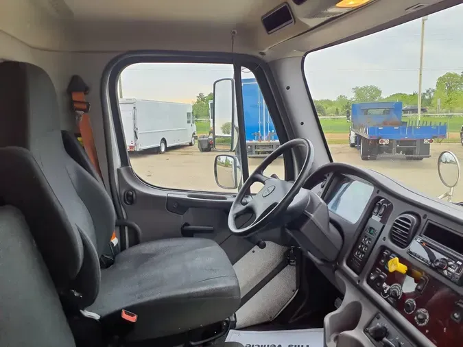 2018 FREIGHTLINER M2 106