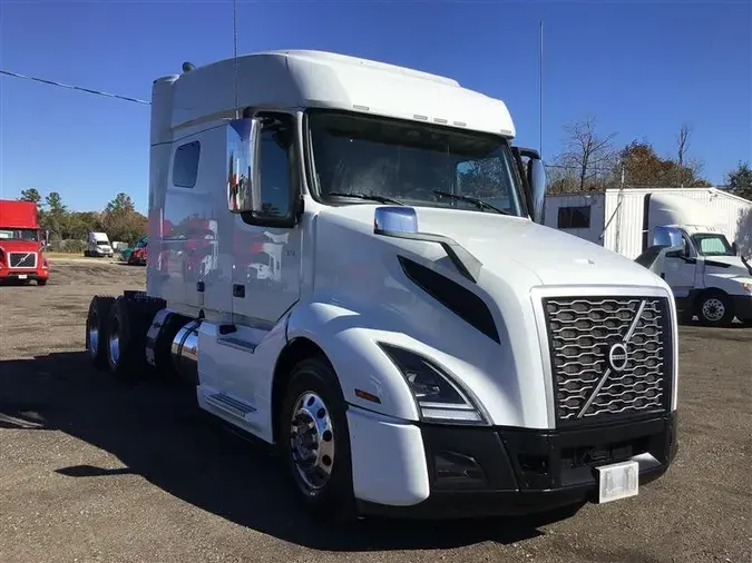 2021 VOLVO VNL740