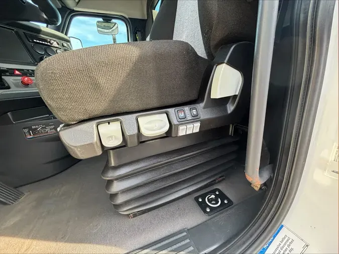 2020 FREIGHTLINER CASCADIA 126