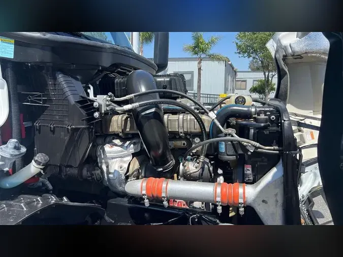 2021 FREIGHTLINER CA126