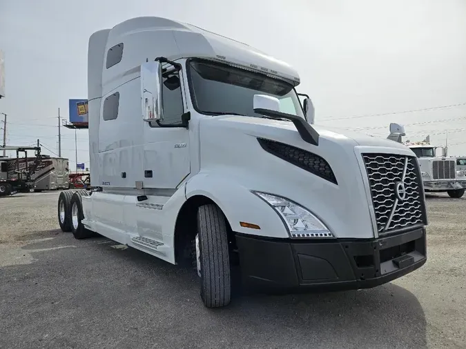 2021 VOLVO VNL64T760