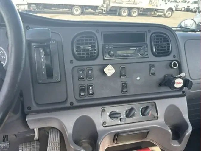 2014 FREIGHTLINER/MERCEDES M2 106