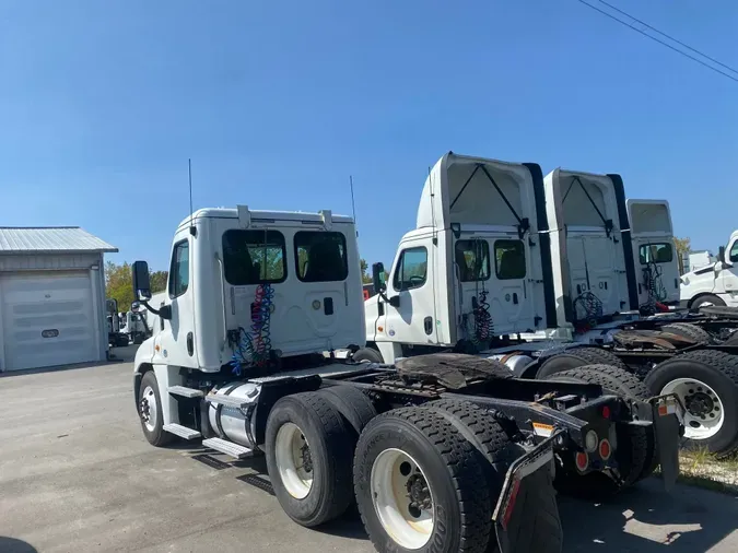 2015 FREIGHTLINER/MERCEDES CASCADIA 125