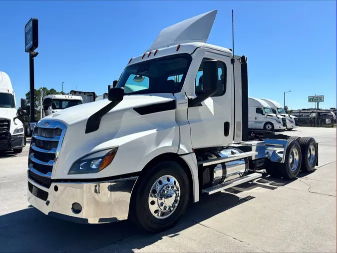 2022 Freightliner Cascadia 126