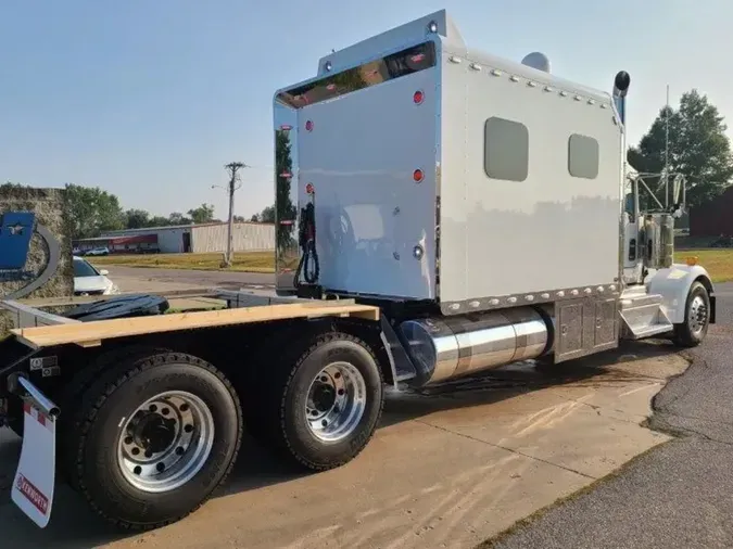 2025 Kenworth W900L