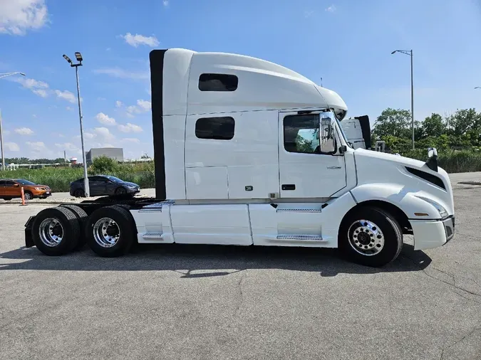 2020 VOLVO VNL64T760