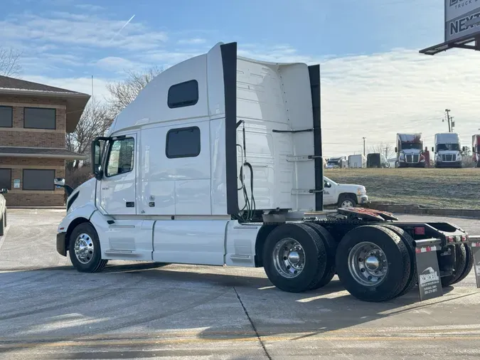 2023 VOLVO VNL64T860