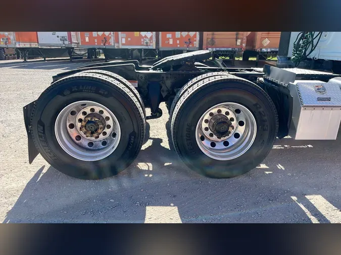2020 Freightliner Cascadia 126