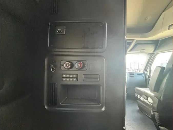 2023 Freightliner Cascadia 126