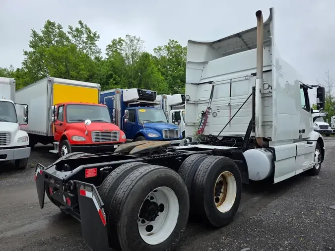 2019 VOLVO VNR64T-640