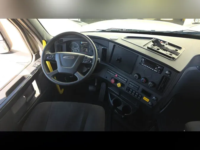 2025 Freightliner Cascadia 126