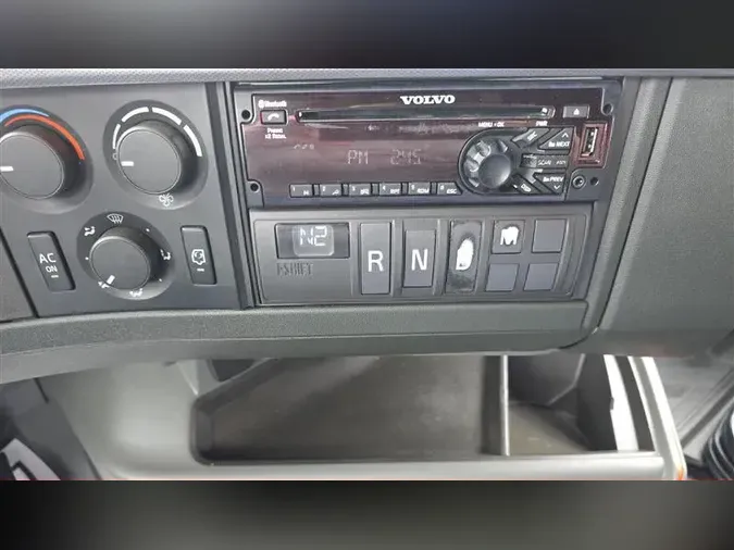 2021 VOLVO VNL760
