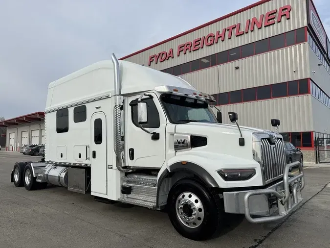 2022 Western Star 49X 72" Stratosphere High Roof3ed26c39874c5b12cf3462fc04feabe4
