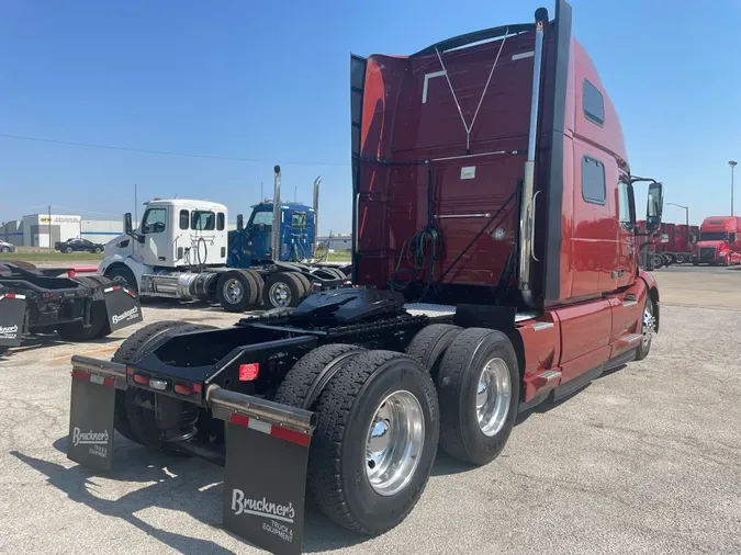 2022 VOLVO VNL64T860